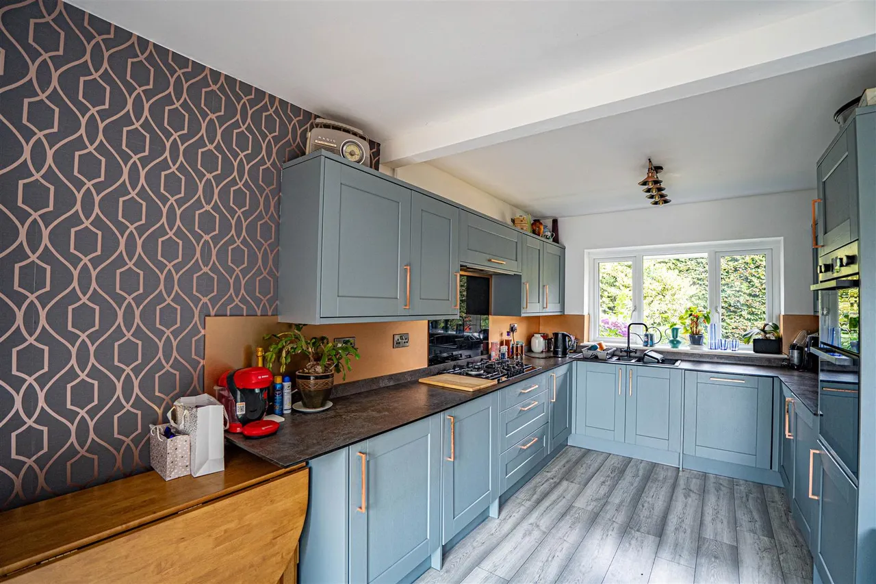 Beauharrow Road, St. Leonards-On-Sea, photo 18