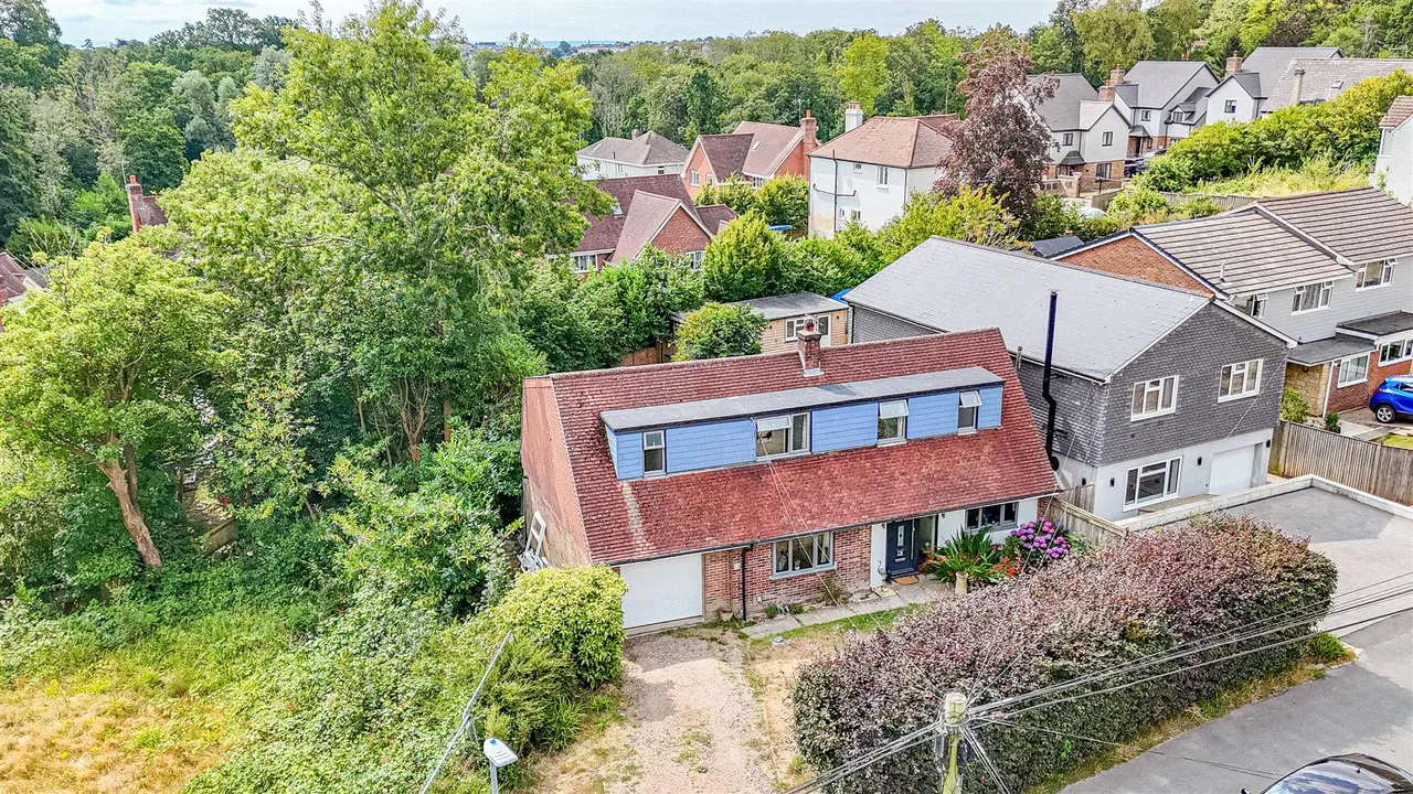 Beauharrow Road, St. Leonards-On-Sea, photo 31