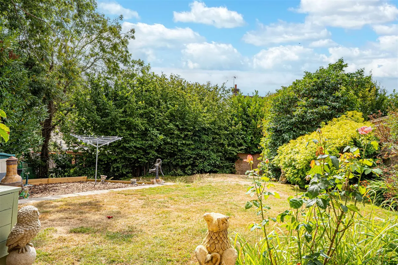 Beauharrow Road, St. Leonards-On-Sea, photo 14