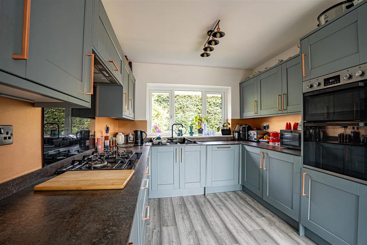 Beauharrow Road, St. Leonards-On-Sea, photo 19