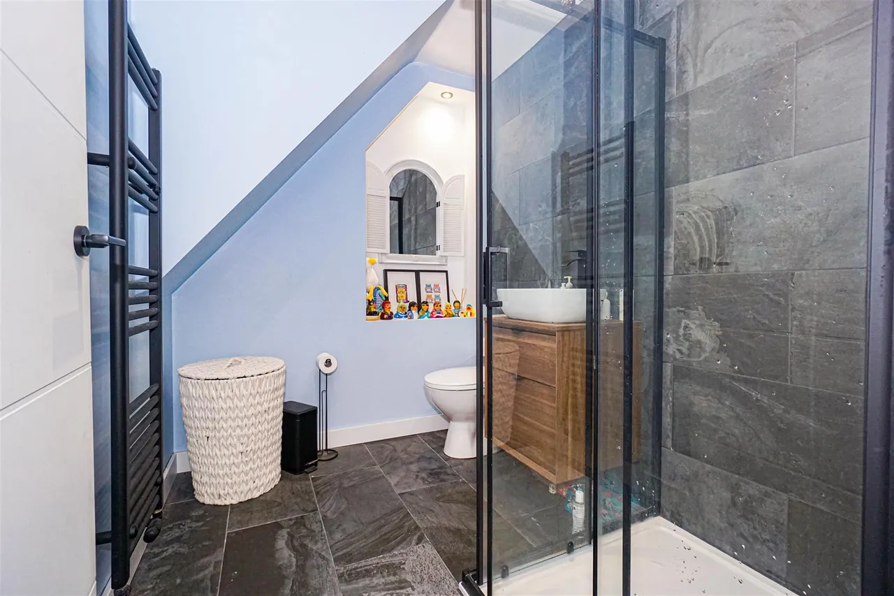 Beauharrow Road, St. Leonards-On-Sea, photo 11