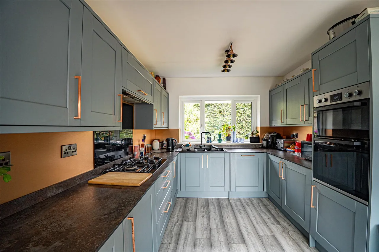 Beauharrow Road, St. Leonards-On-Sea, photo 5