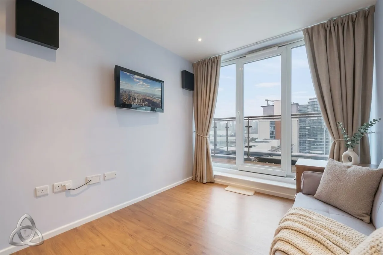 Western Gateway, The Oxygen, E16, photo 9