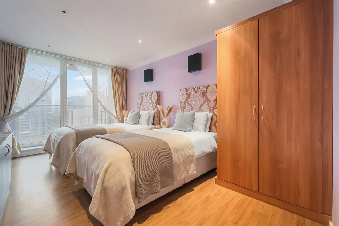Western Gateway, The Oxygen, E16, photo 11