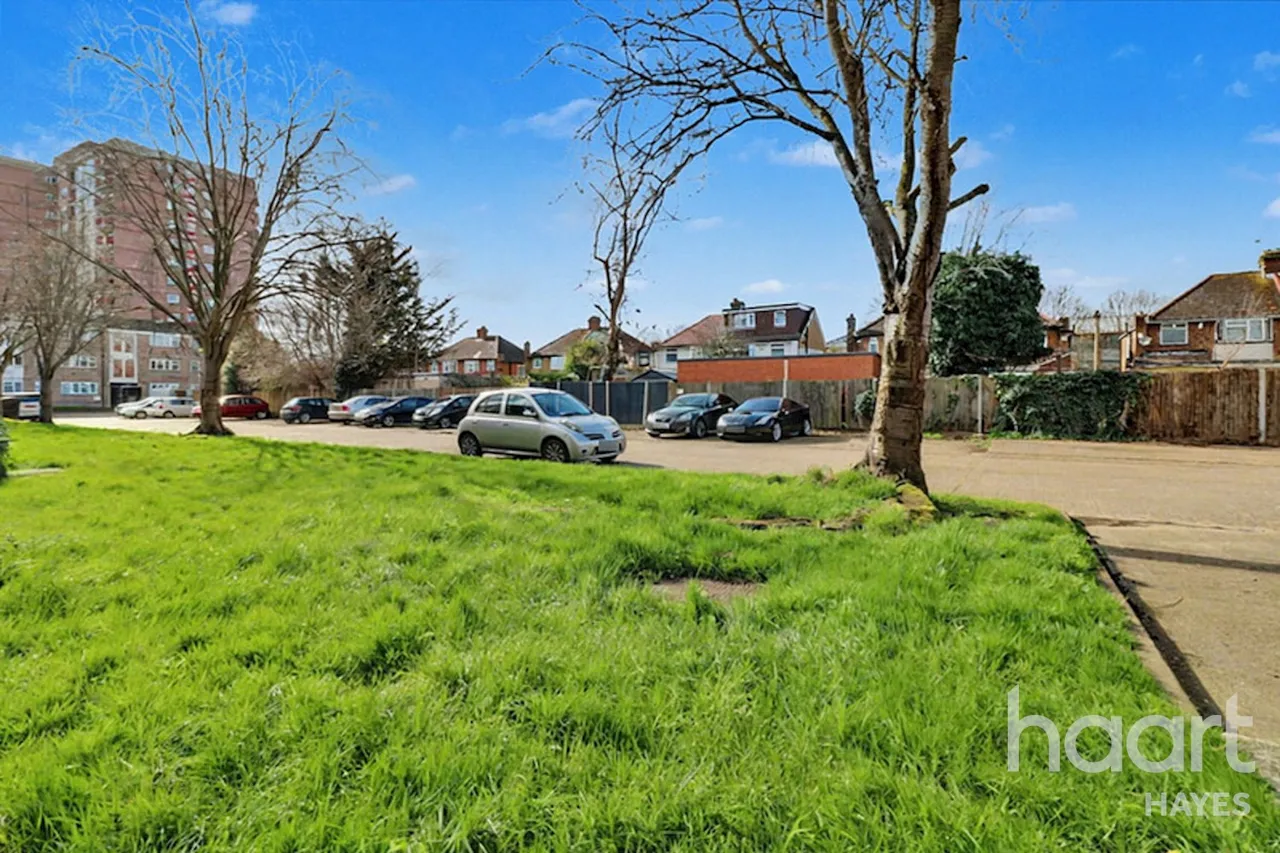 Perth Avenue, Hayes, UB4, photo 10
