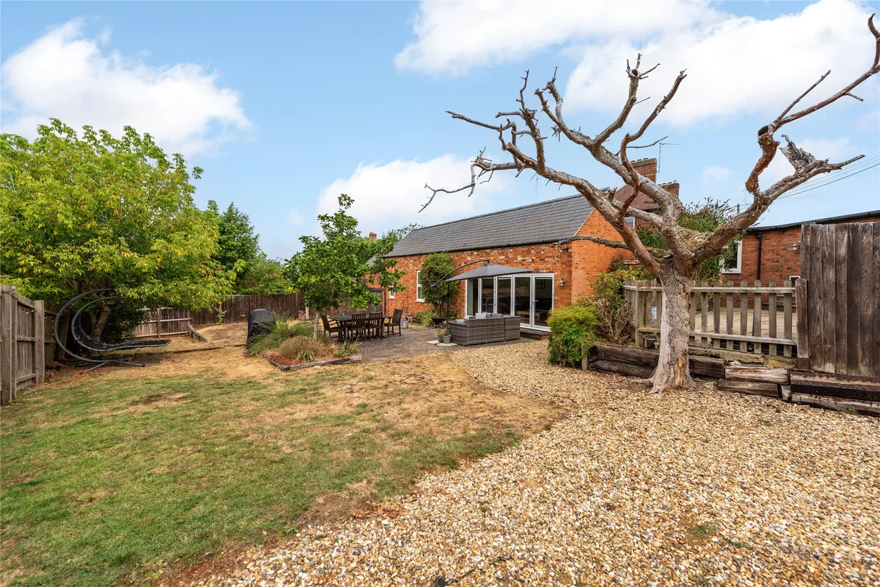 Main Street, Akeley, MK18, photo 6