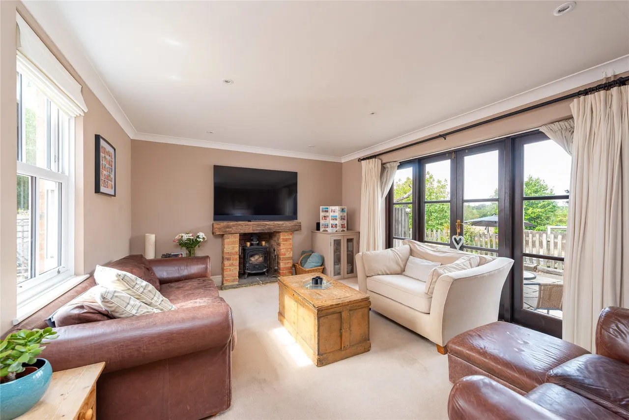 Main Street, Akeley, MK18, photo 9