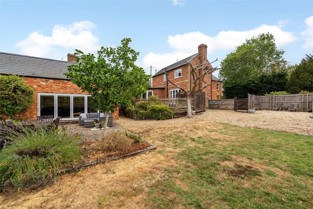Main Street, Akeley, MK18, photo 34