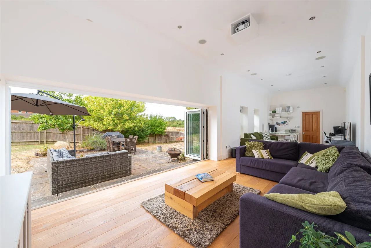 Main Street, Akeley, MK18, photo 4