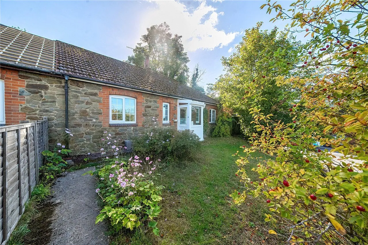 Salisbury Road, Marlborough, SN8, photo 4