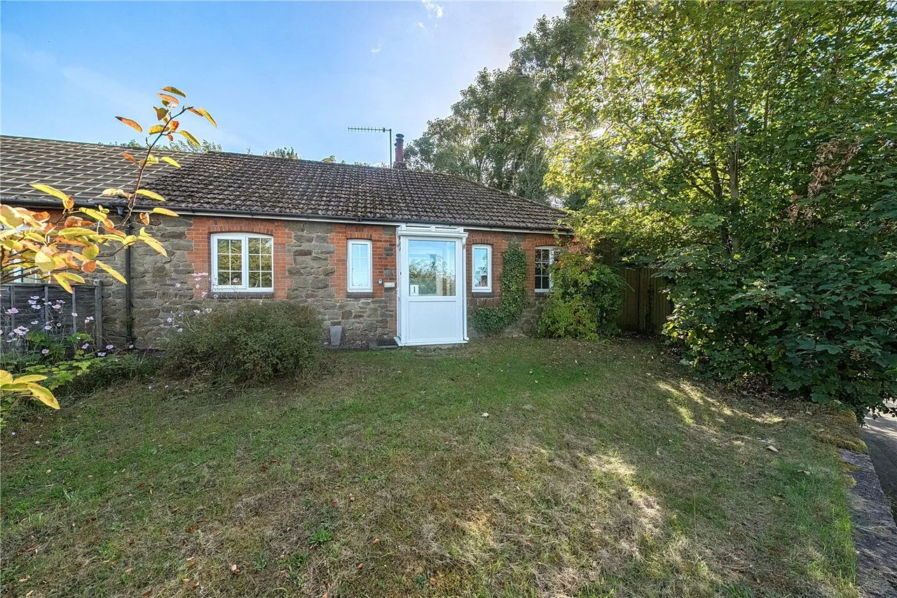 2 bed house for sale, Salisbury Road, Marlborough, SN8