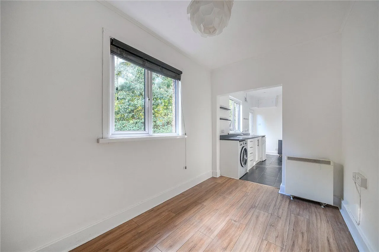 Salisbury Road, Marlborough, SN8, photo 6