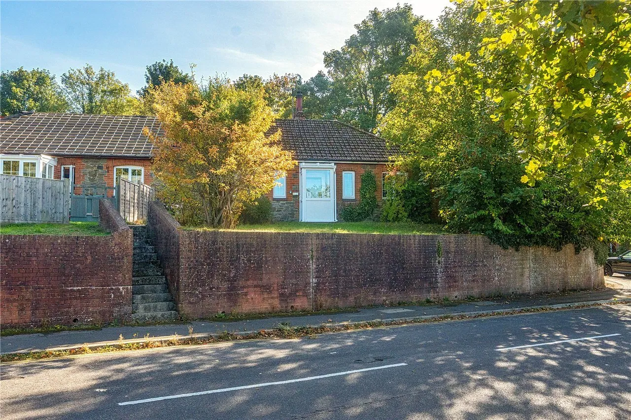 Salisbury Road, Marlborough, SN8, photo 16