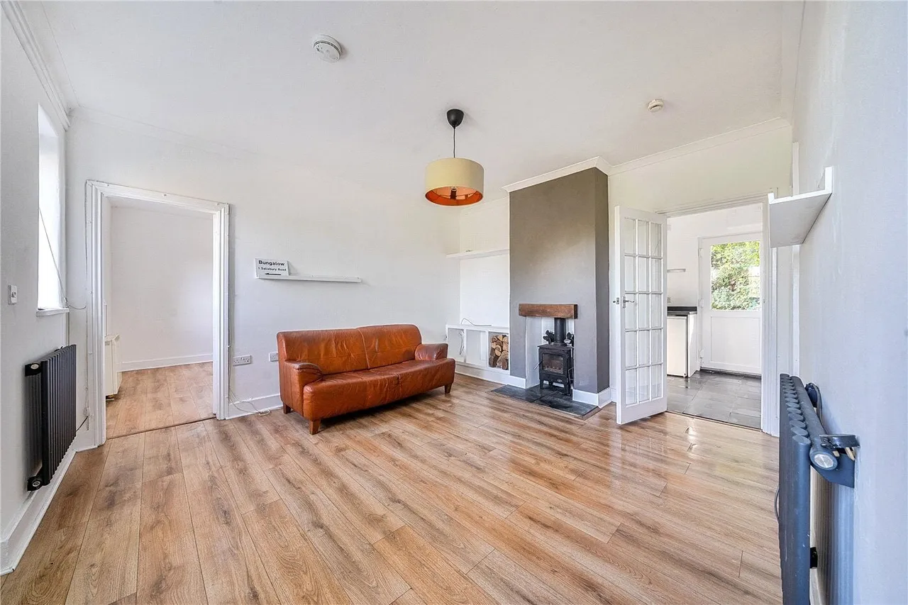 Salisbury Road, Marlborough, SN8, photo 8