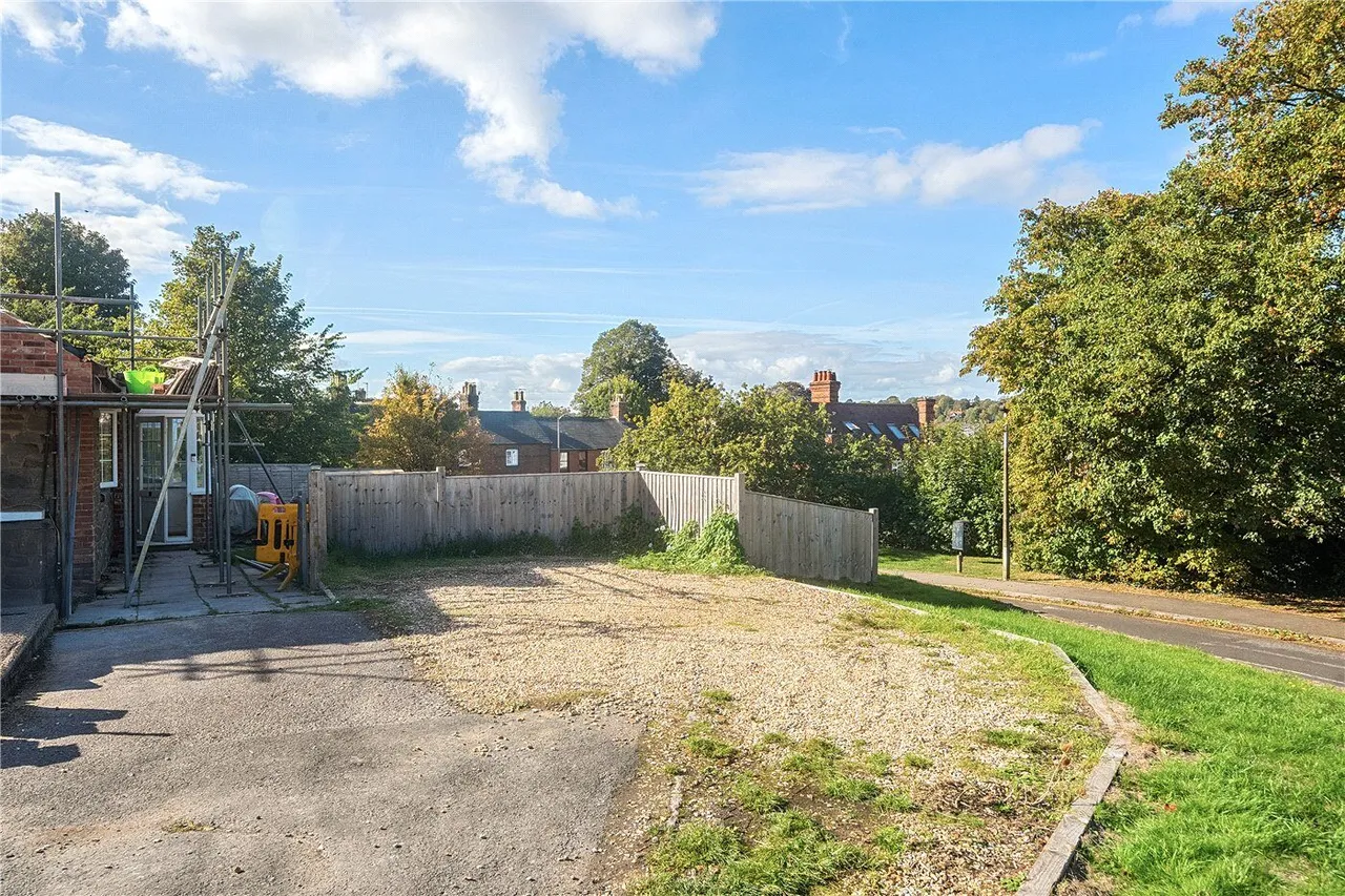Salisbury Road, Marlborough, SN8, photo 15