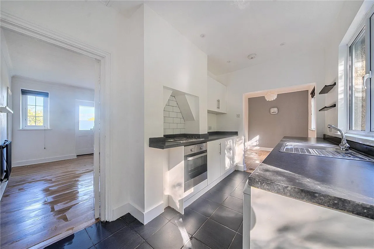 Salisbury Road, Marlborough, SN8, photo 7