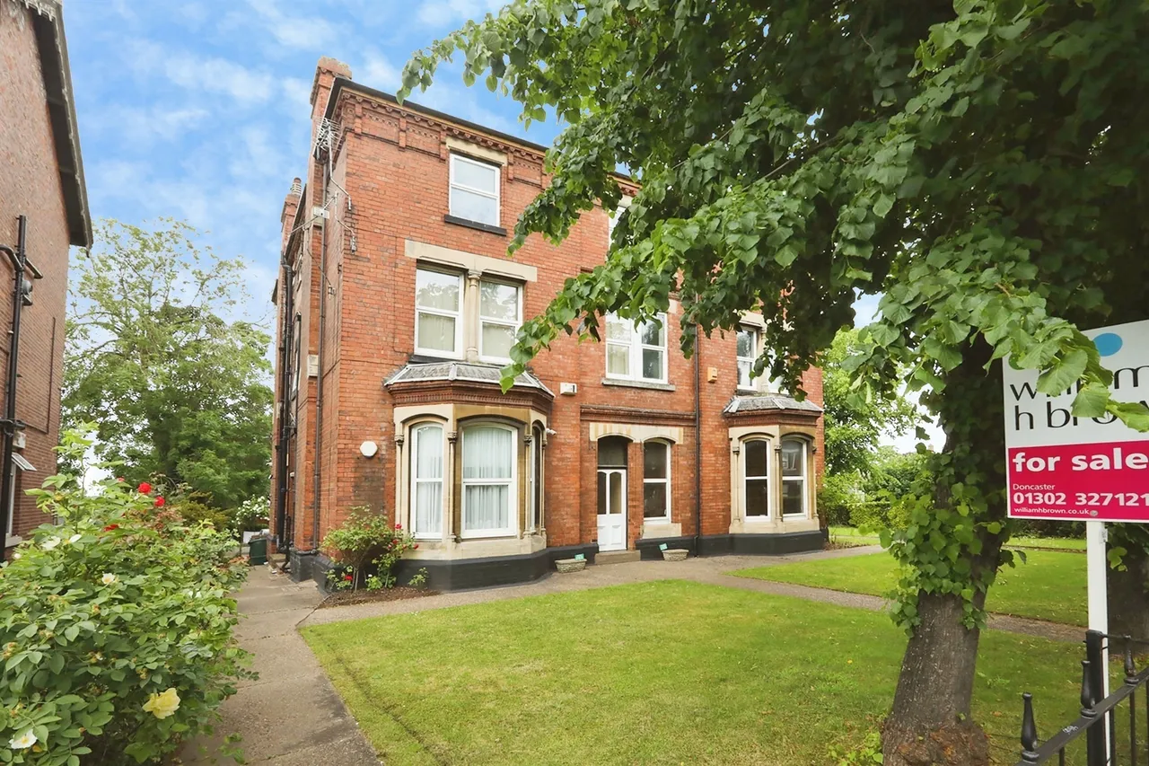 2 bed flat for sale, Thorne Road, Doncaster, DN1