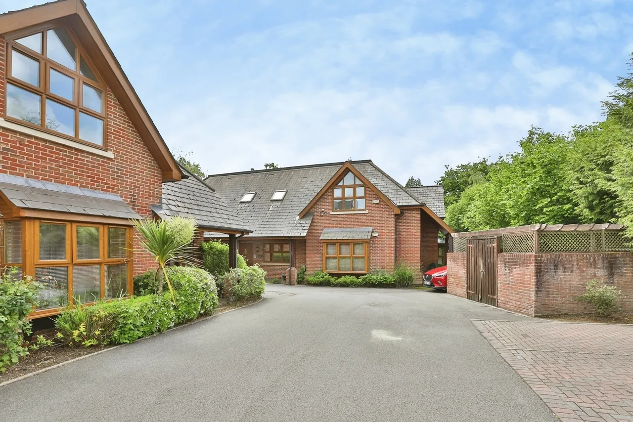 West Moors Road, Ferndown, BH22, photo 17