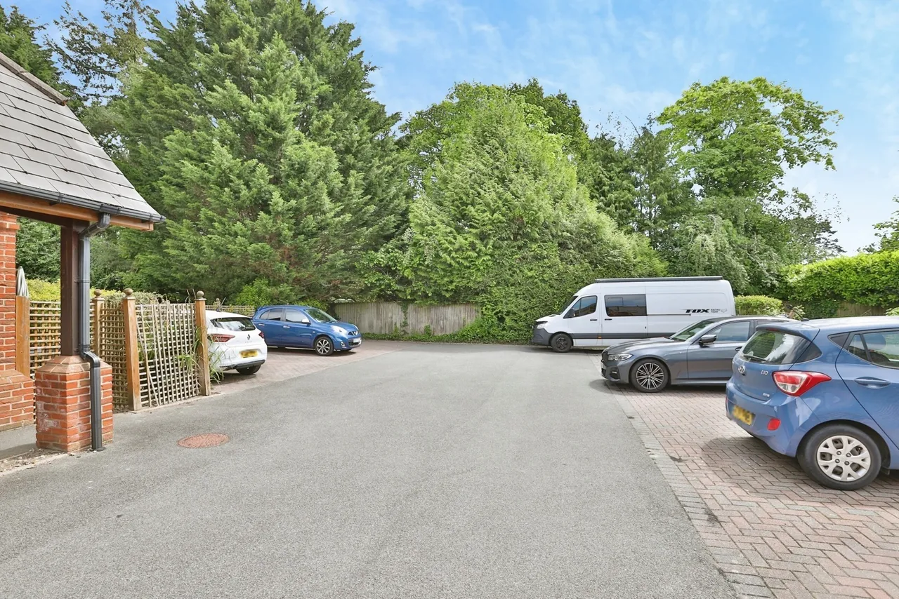 West Moors Road, Ferndown, BH22, photo 16