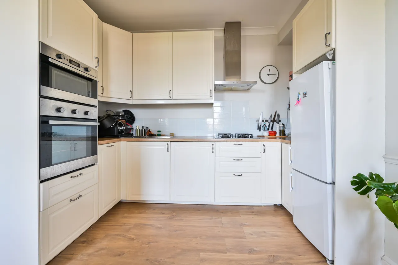 7 Sackville Court, 119 Kennington Park Road, London, photo 5
