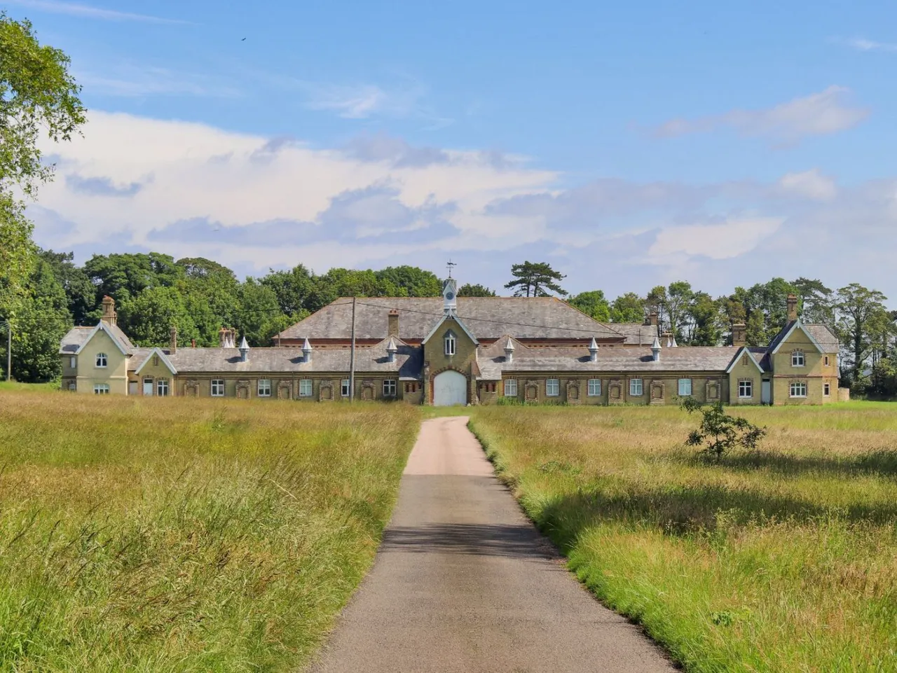 The Riding School, Kennels and Stable Courtyard, Waldershare Park, Dover, Kent, CT15 5BB, photo 5