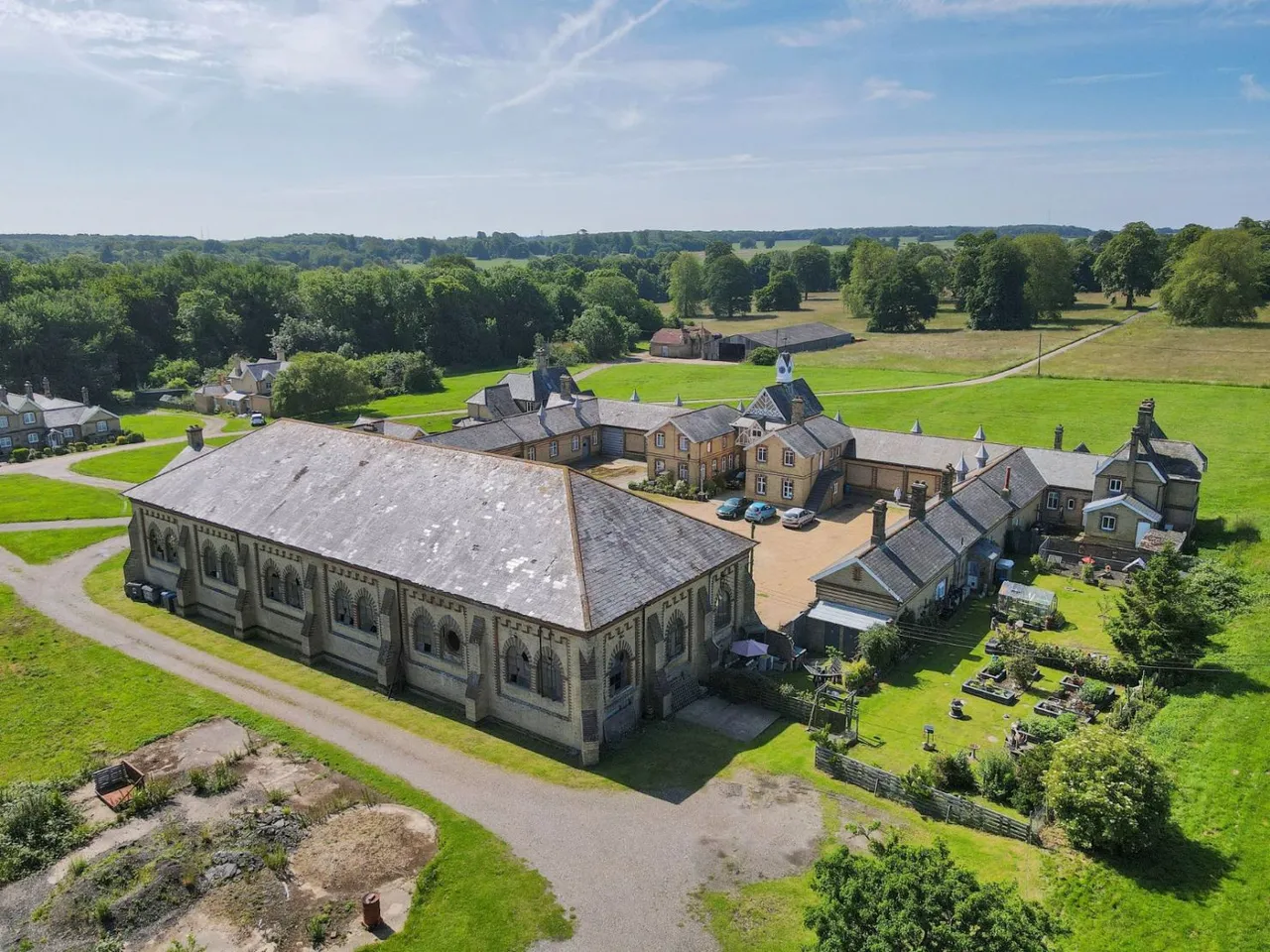 The Riding School, Kennels and Stable Courtyard, Waldershare Park, Dover, Kent, CT15 5BB, photo 4