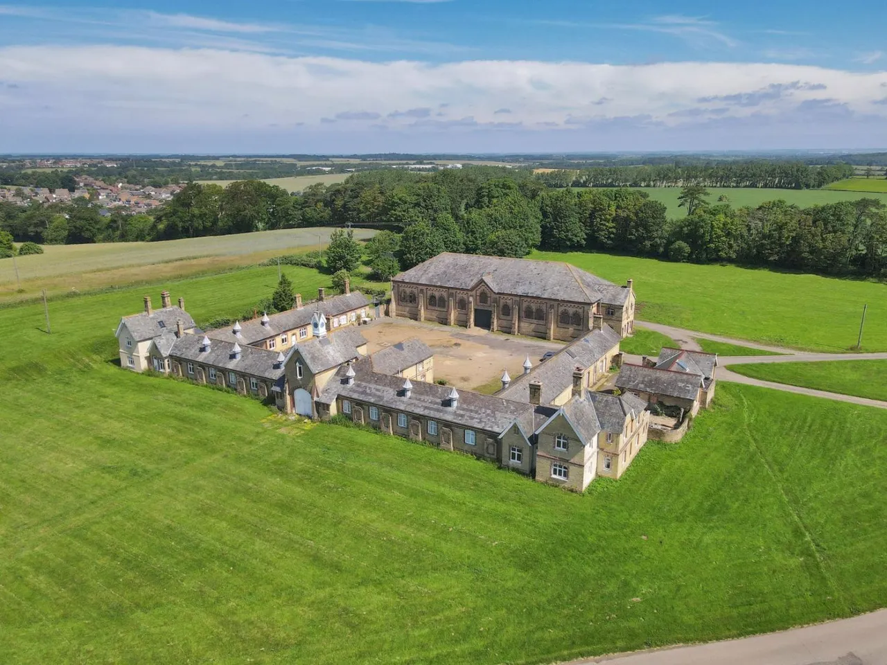 The Riding School, Kennels and Stable Courtyard, Waldershare Park, Dover, Kent, CT15 5BB, photo 2