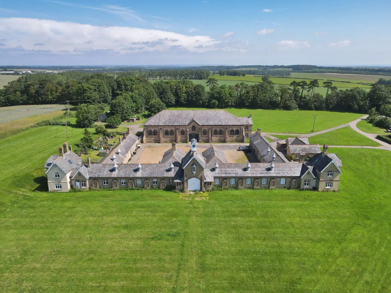 2 bed property for sale — The Riding School, Kennels and Stable Courtyard, Waldershare Park, Dover, Kent, CT15 5BB