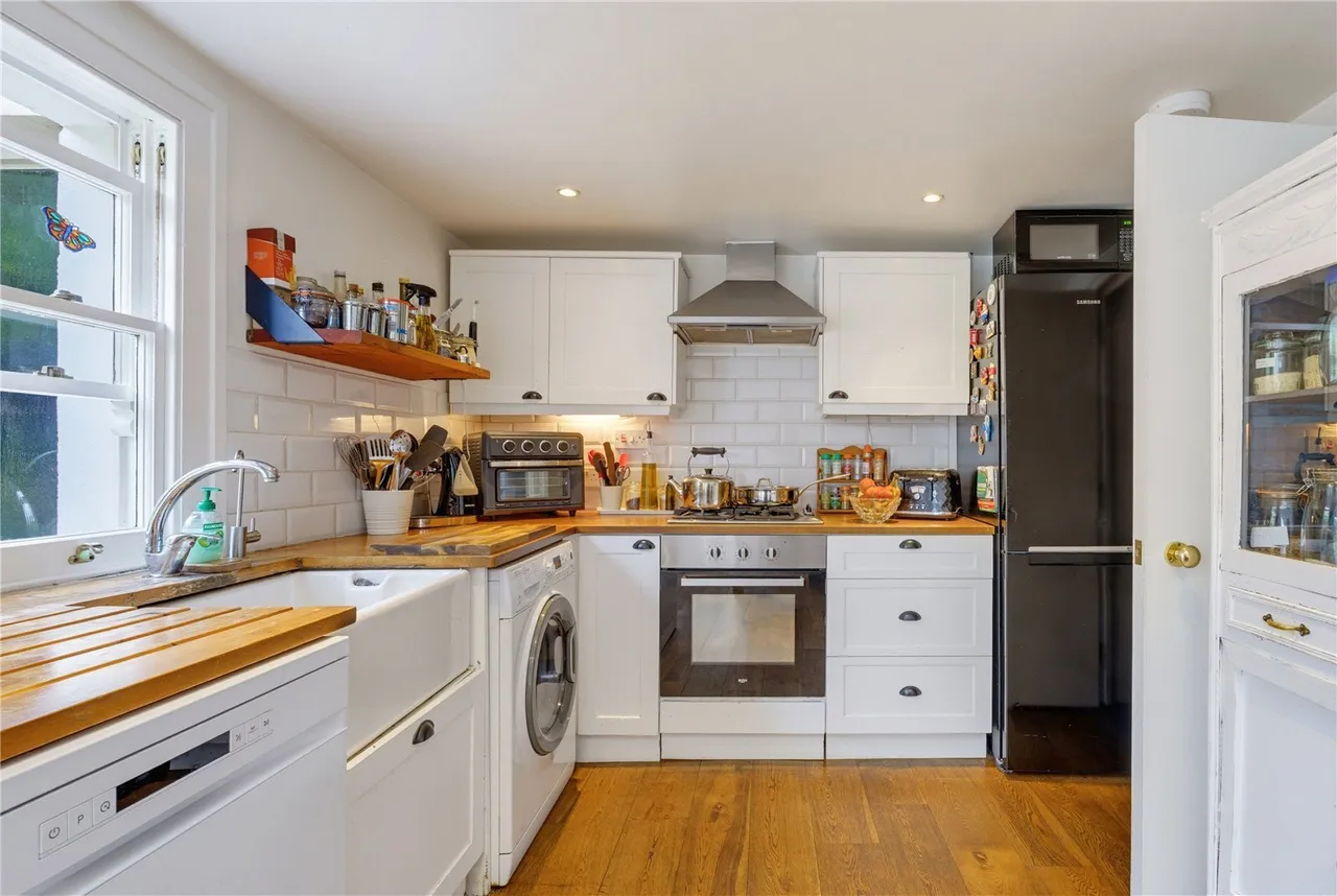 Latchmere Road, London, SW11, photo 3