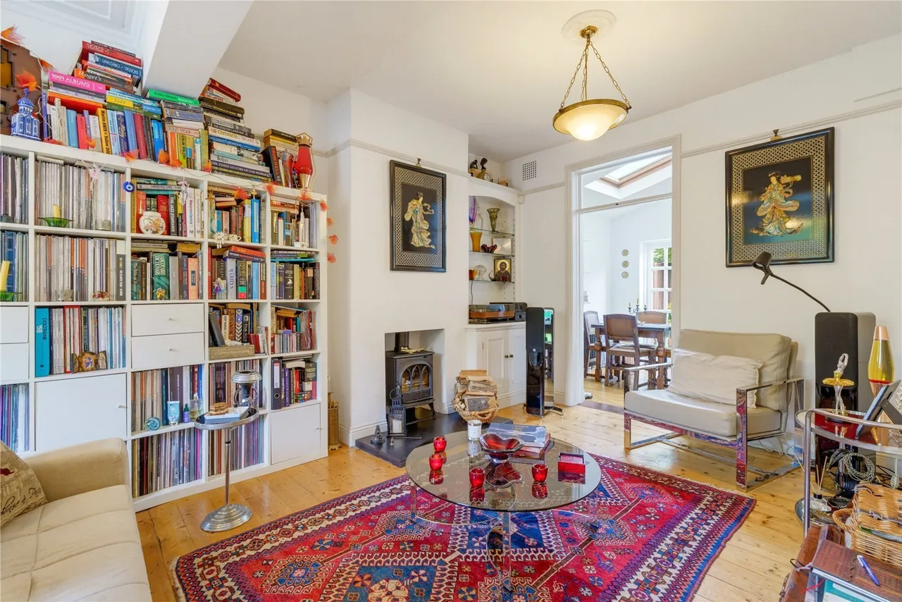 Latchmere Road, London, SW11, photo 2