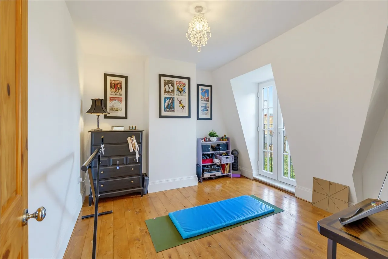 Latchmere Road, London, SW11, photo 12