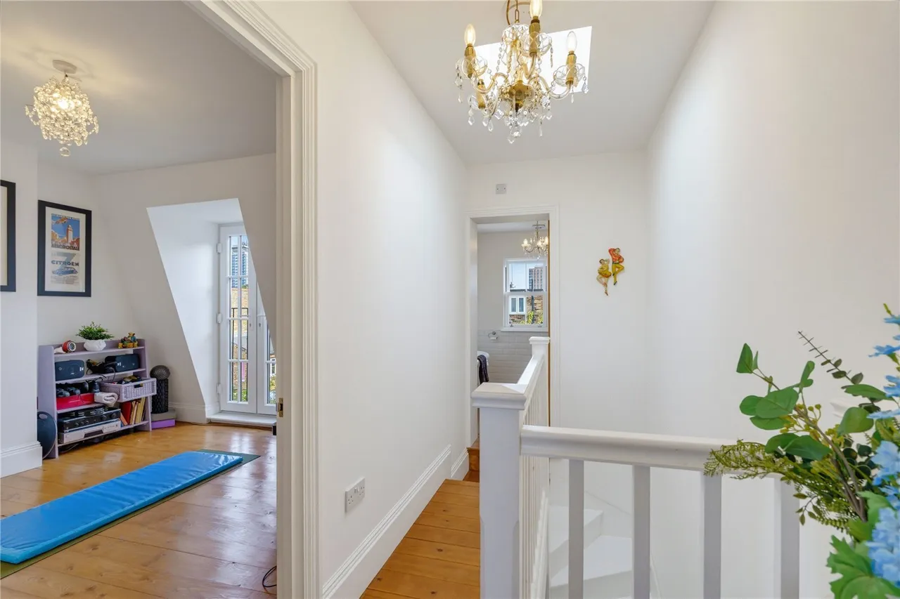 Latchmere Road, London, SW11, photo 11