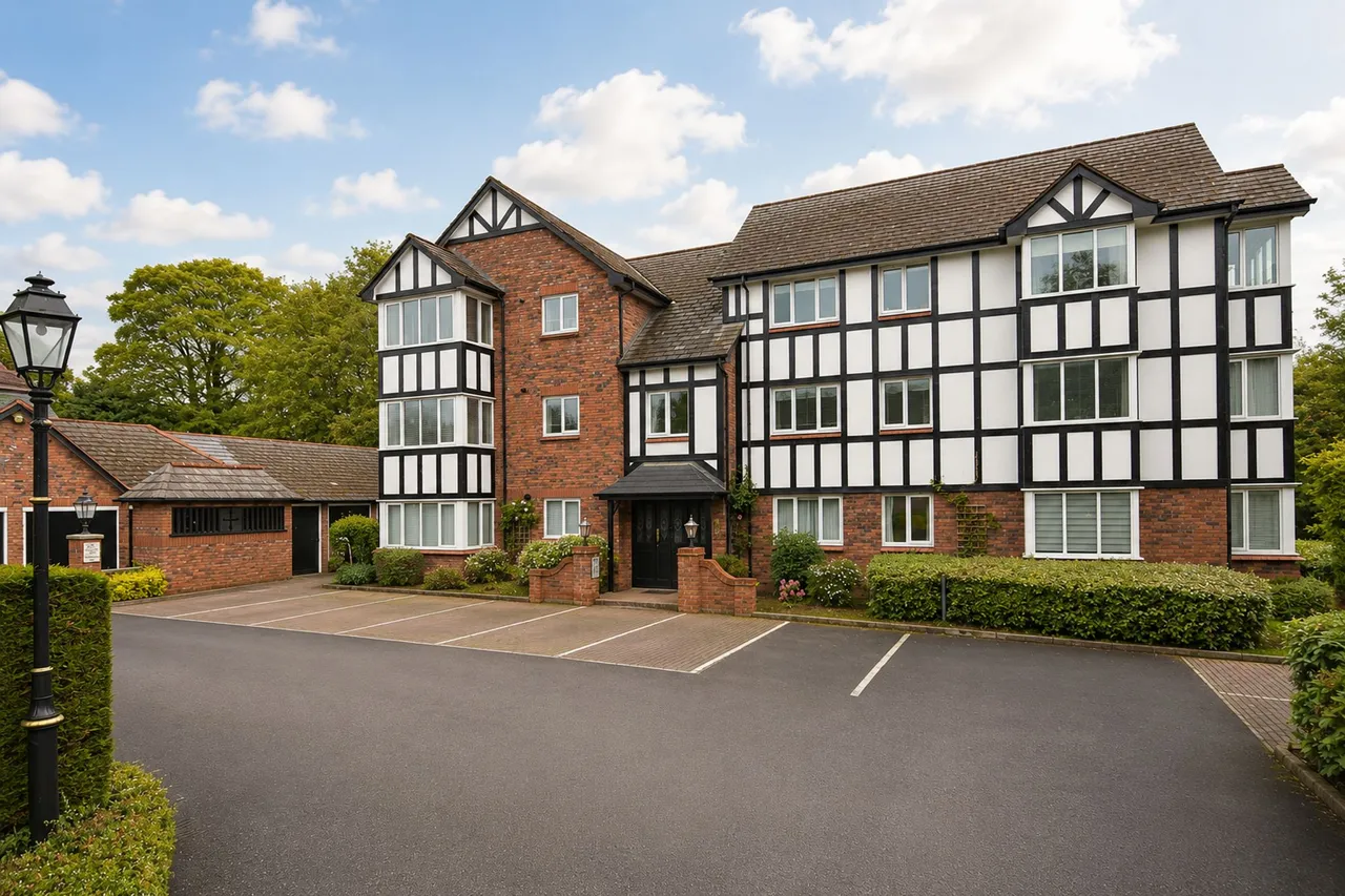 2 bed flat for sale, Heyes Lane, Cheshire