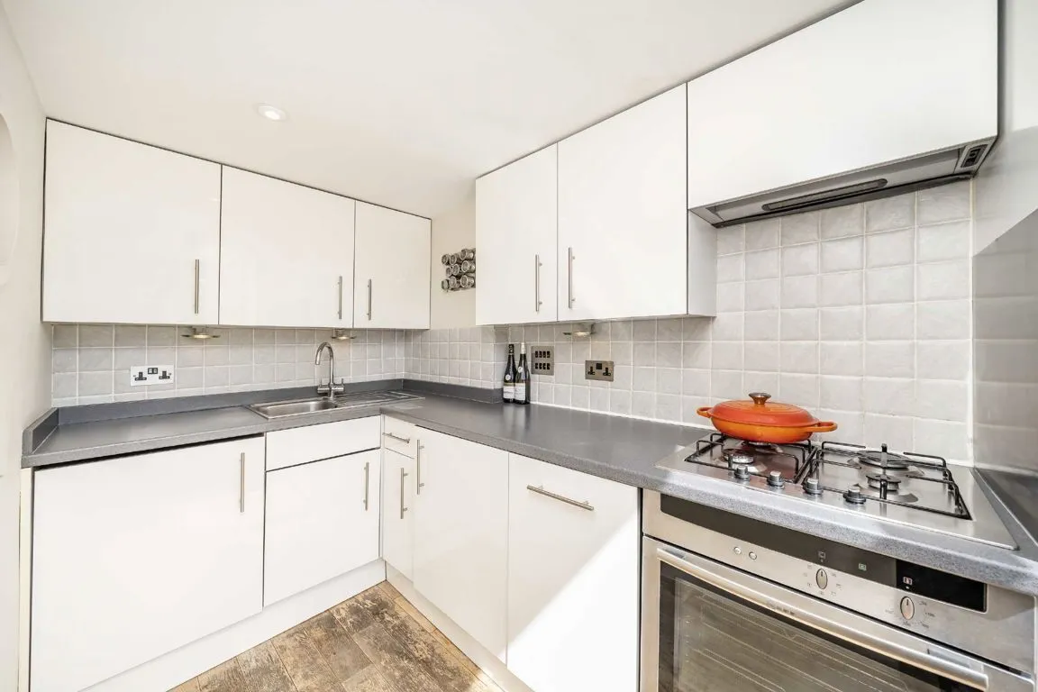 Old York Road, SW18, photo 2