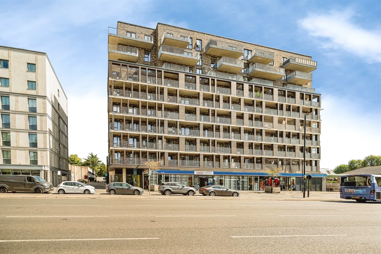 2 bed flat for sale, Windsor Road, Slough, SL1