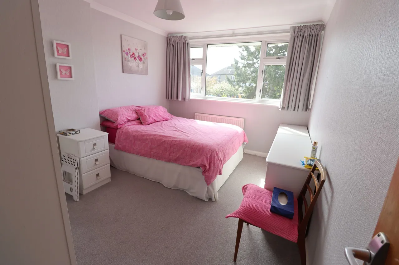 The Paddocks, Rayleigh, Essex, SS6 8NE, photo 9