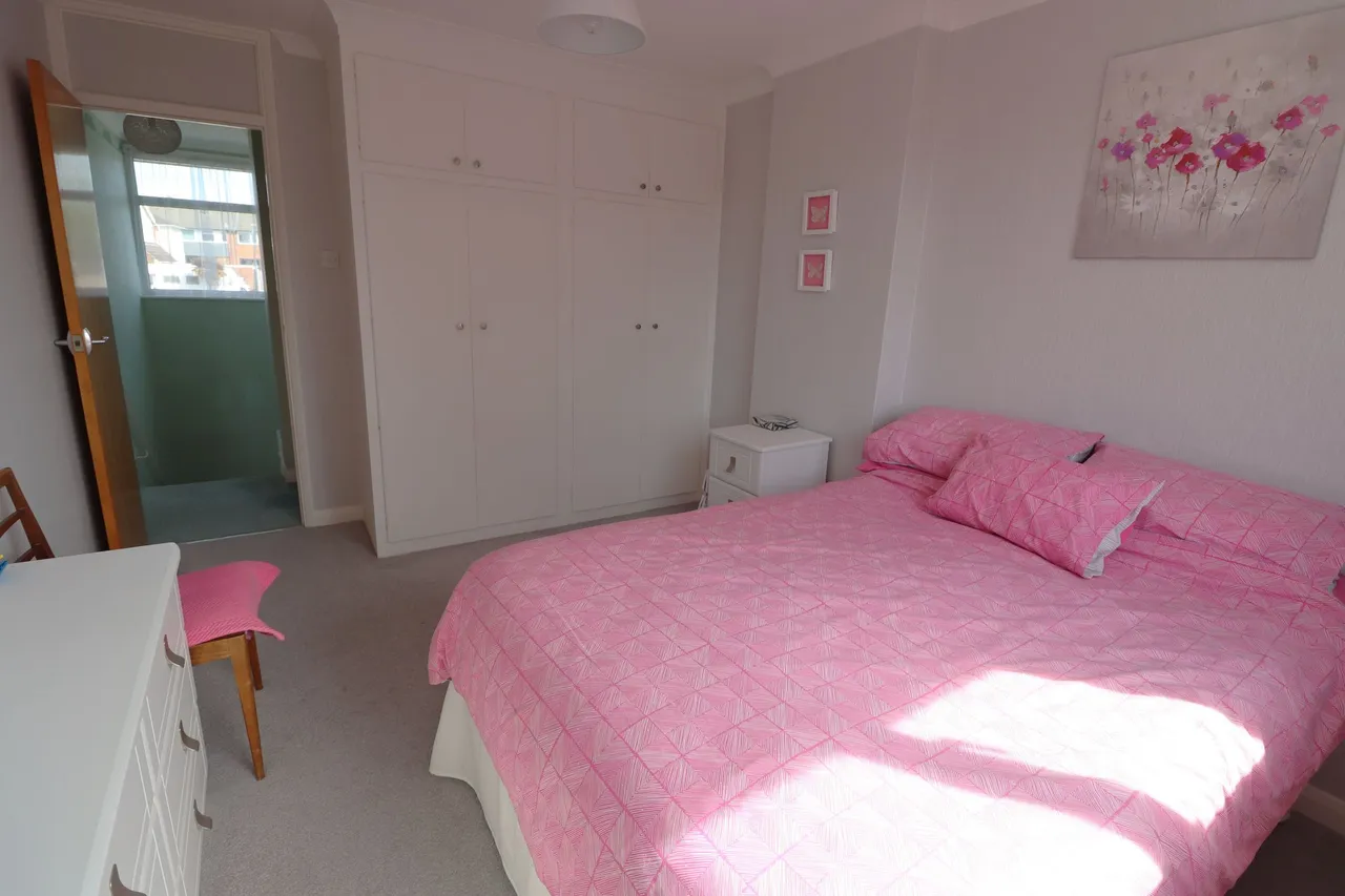 The Paddocks, Rayleigh, Essex, SS6 8NE, photo 10