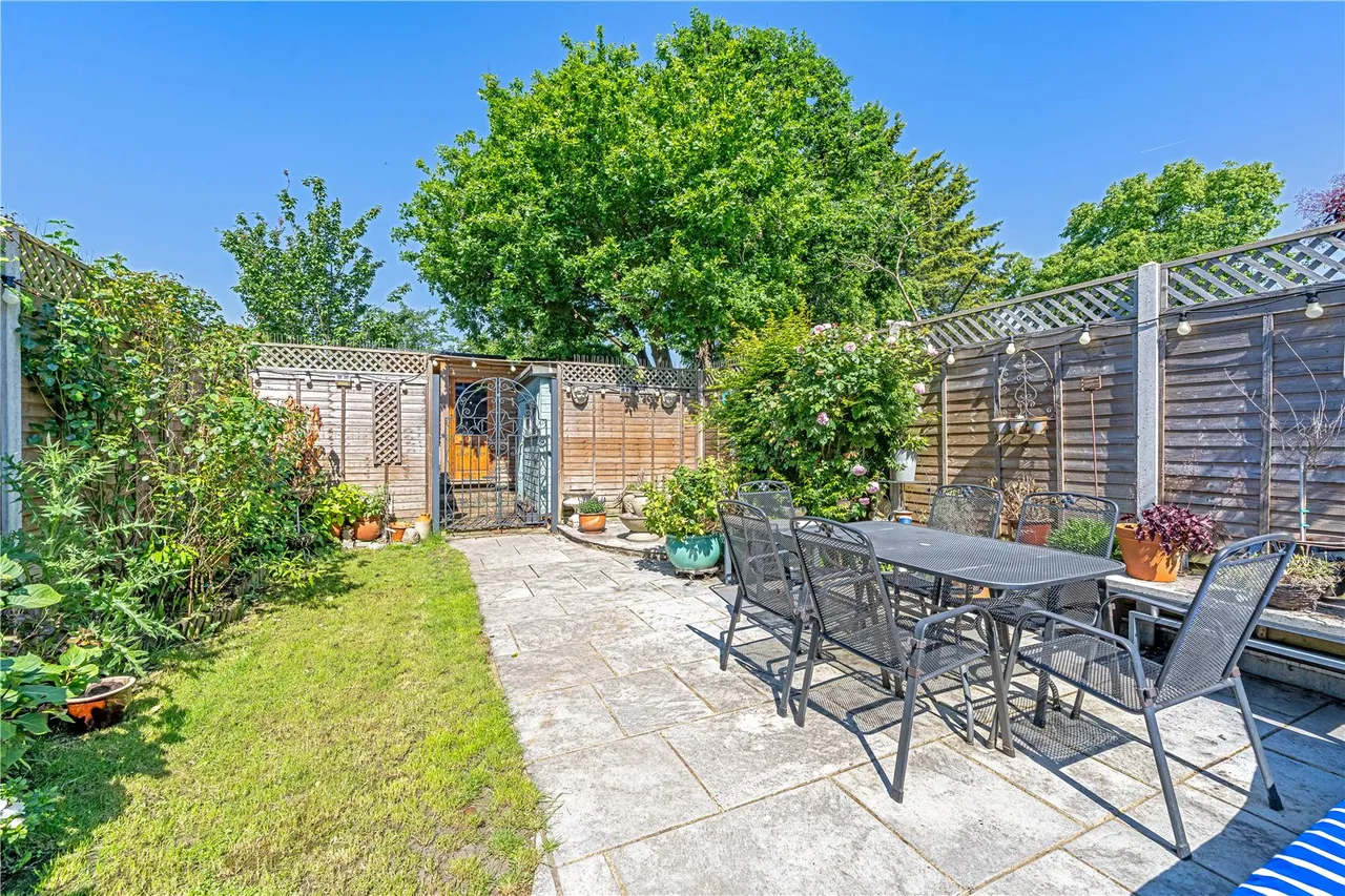 Gloucester Road, Hampton, Middlesex, TW12 2UW, photo 13