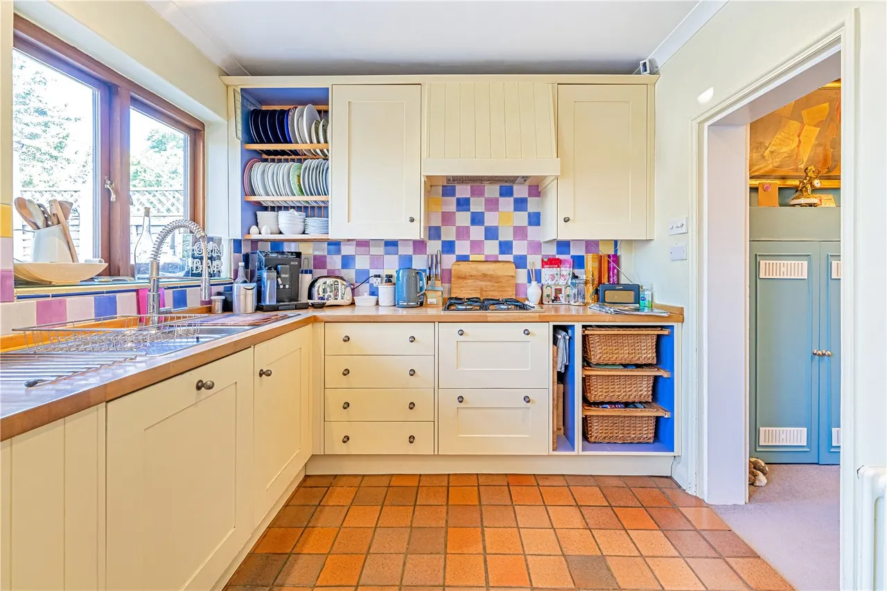 Gloucester Road, Hampton, Middlesex, TW12 2UW, photo 8