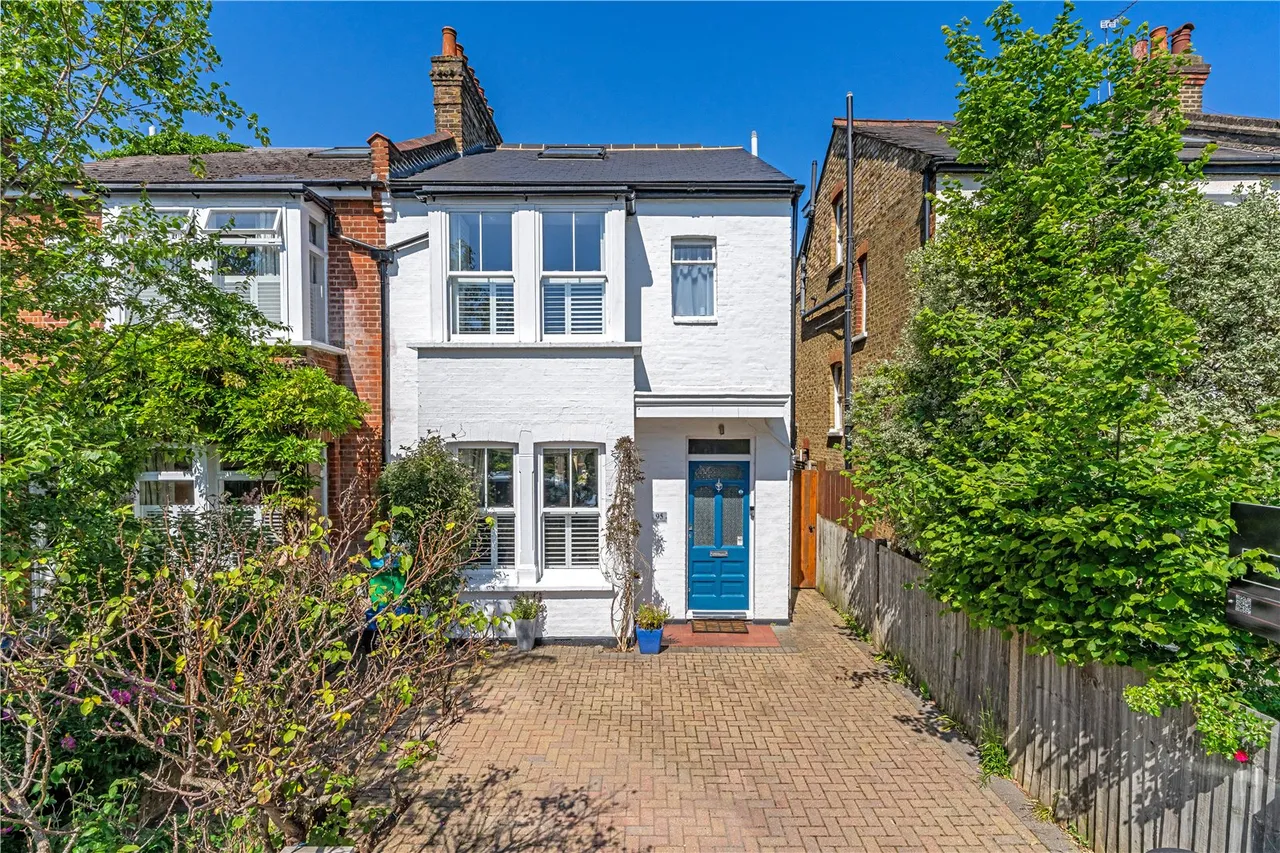 Gloucester Road, Hampton, Middlesex, TW12 2UW, photo 2