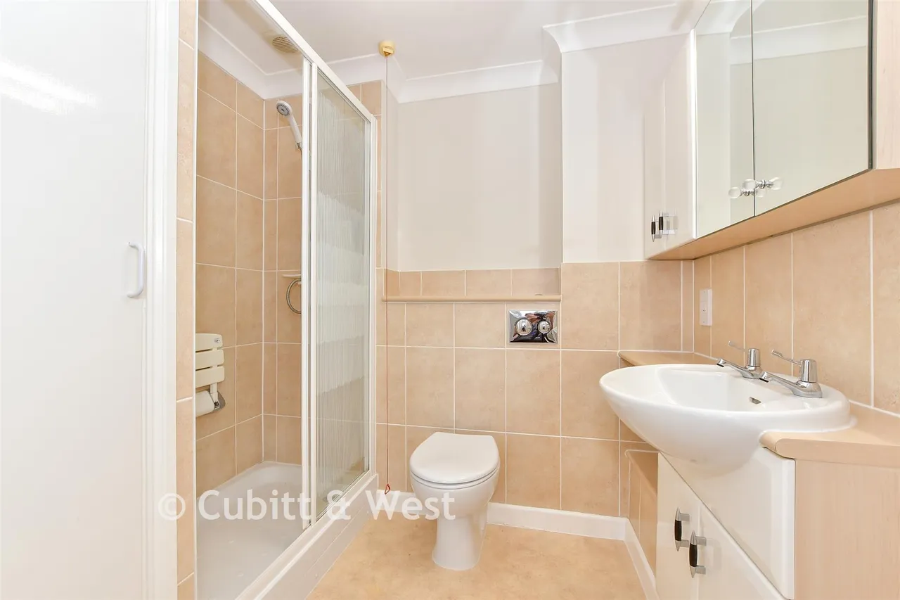 Henty Gardens, Chichester, PO19, photo 6