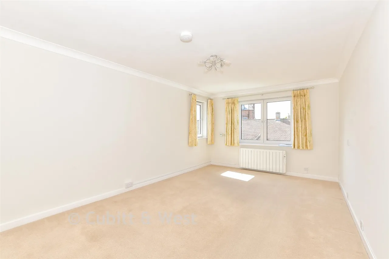 Henty Gardens, Chichester, PO19, photo 7