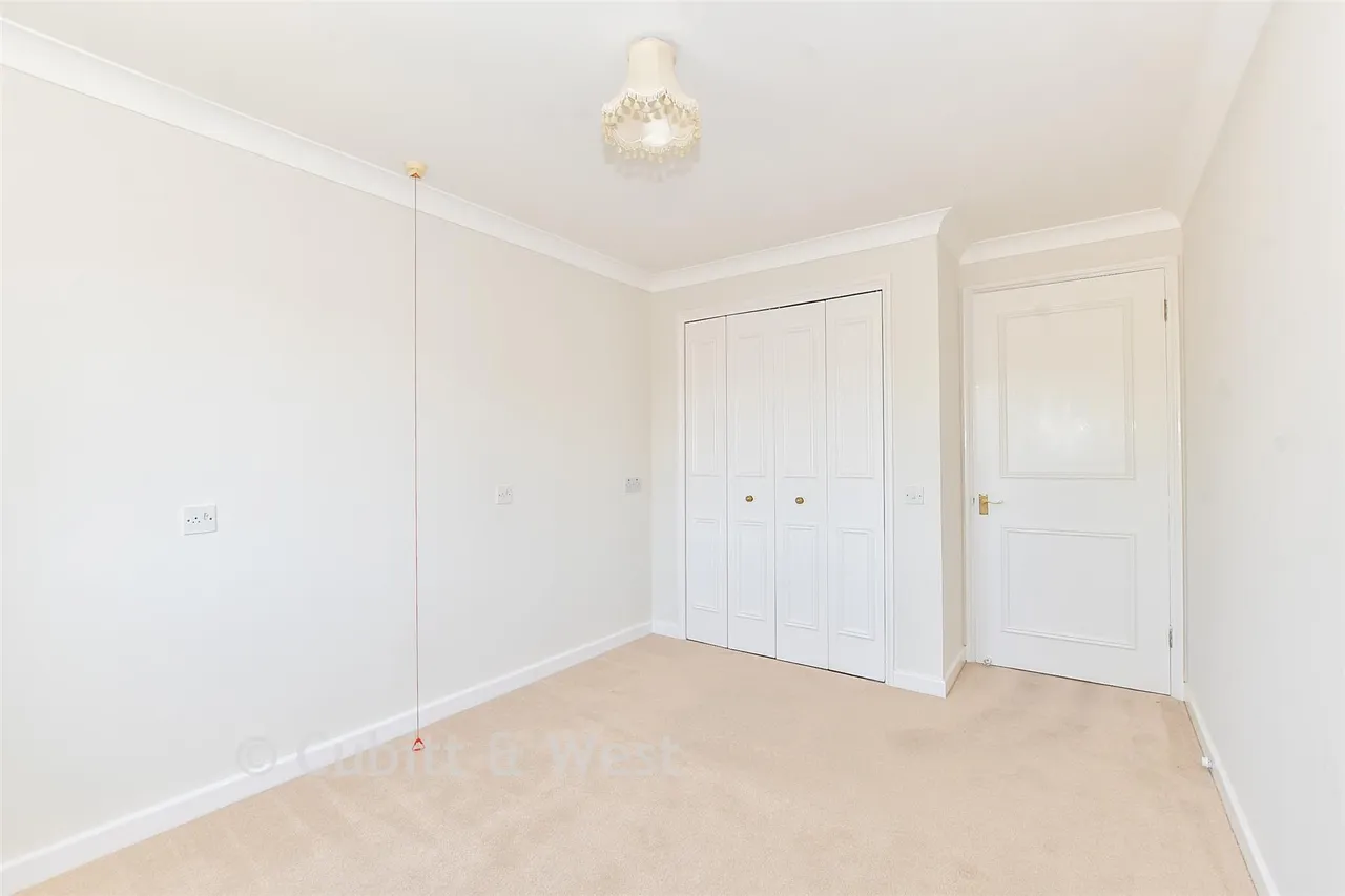 Henty Gardens, Chichester, PO19, photo 3
