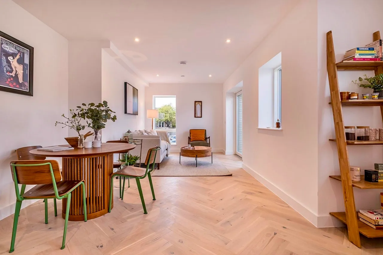 2 bed flat for sale, Northcote Road, London