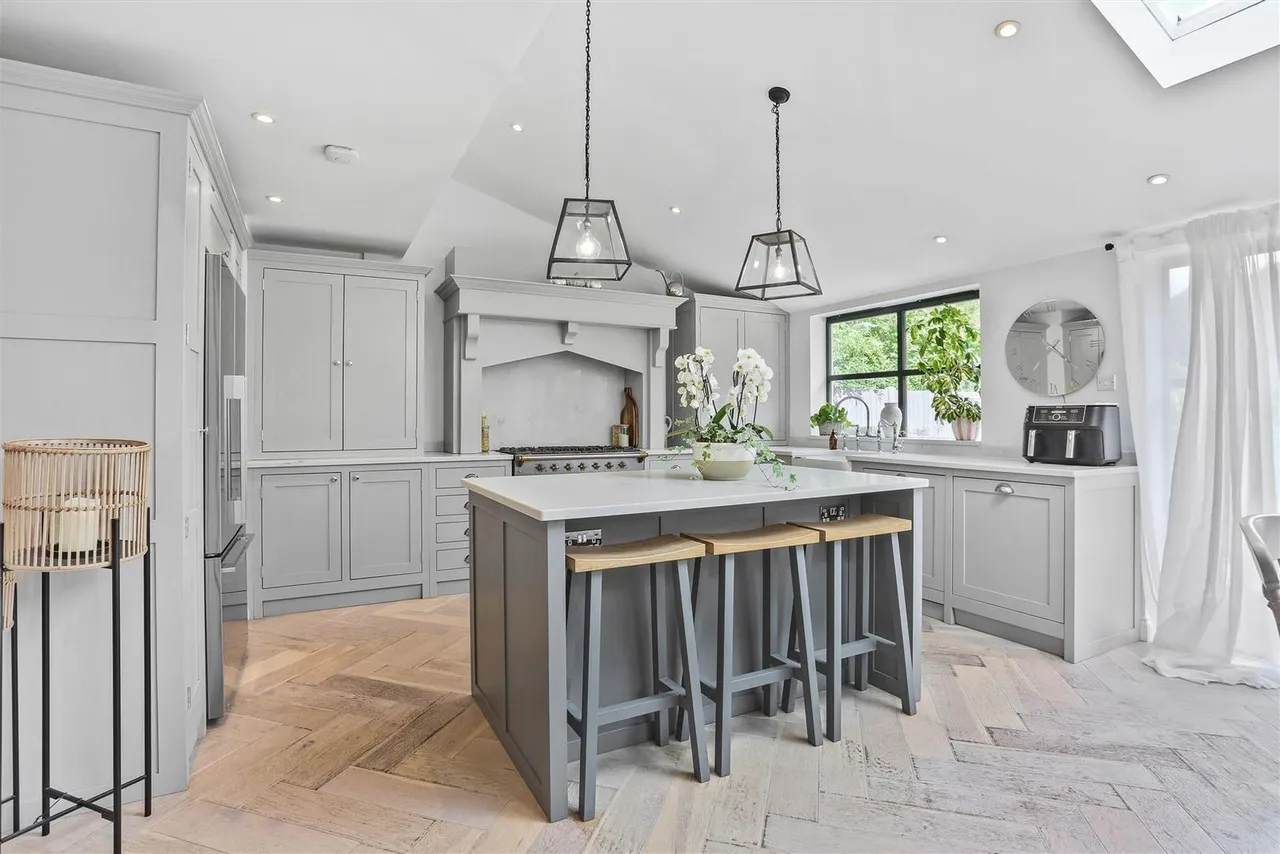 Nonsuch Walk, South Cheam, Cheam, Surrey, SM2 7NG, photo 12
