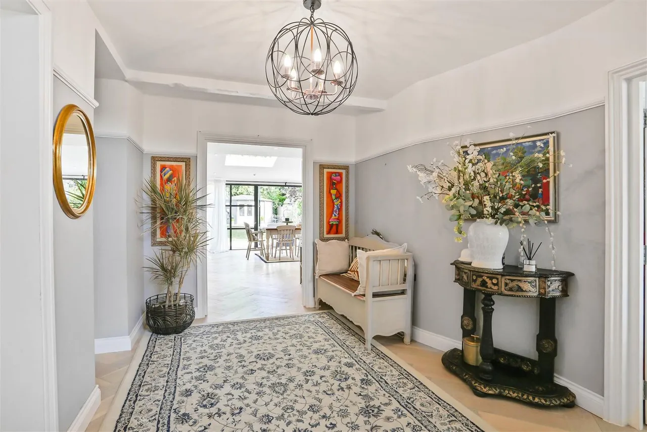 Nonsuch Walk, South Cheam, Cheam, Surrey, SM2 7NG, photo 6