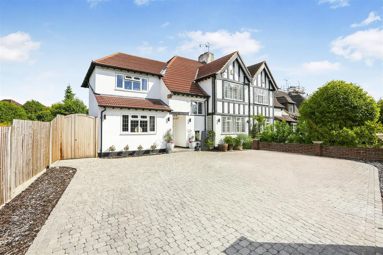 Nonsuch Walk, South Cheam, Cheam, Surrey, SM2 7NG, photo 5