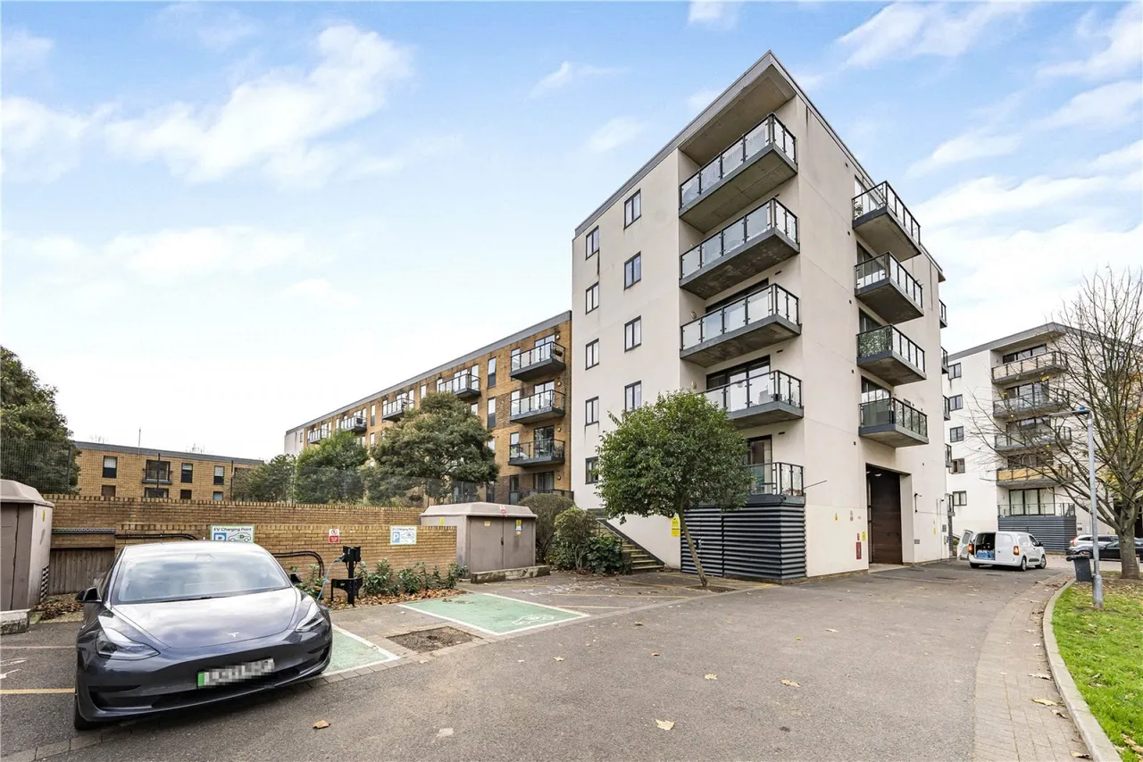2 bed flat for sale, Lawrie House, London