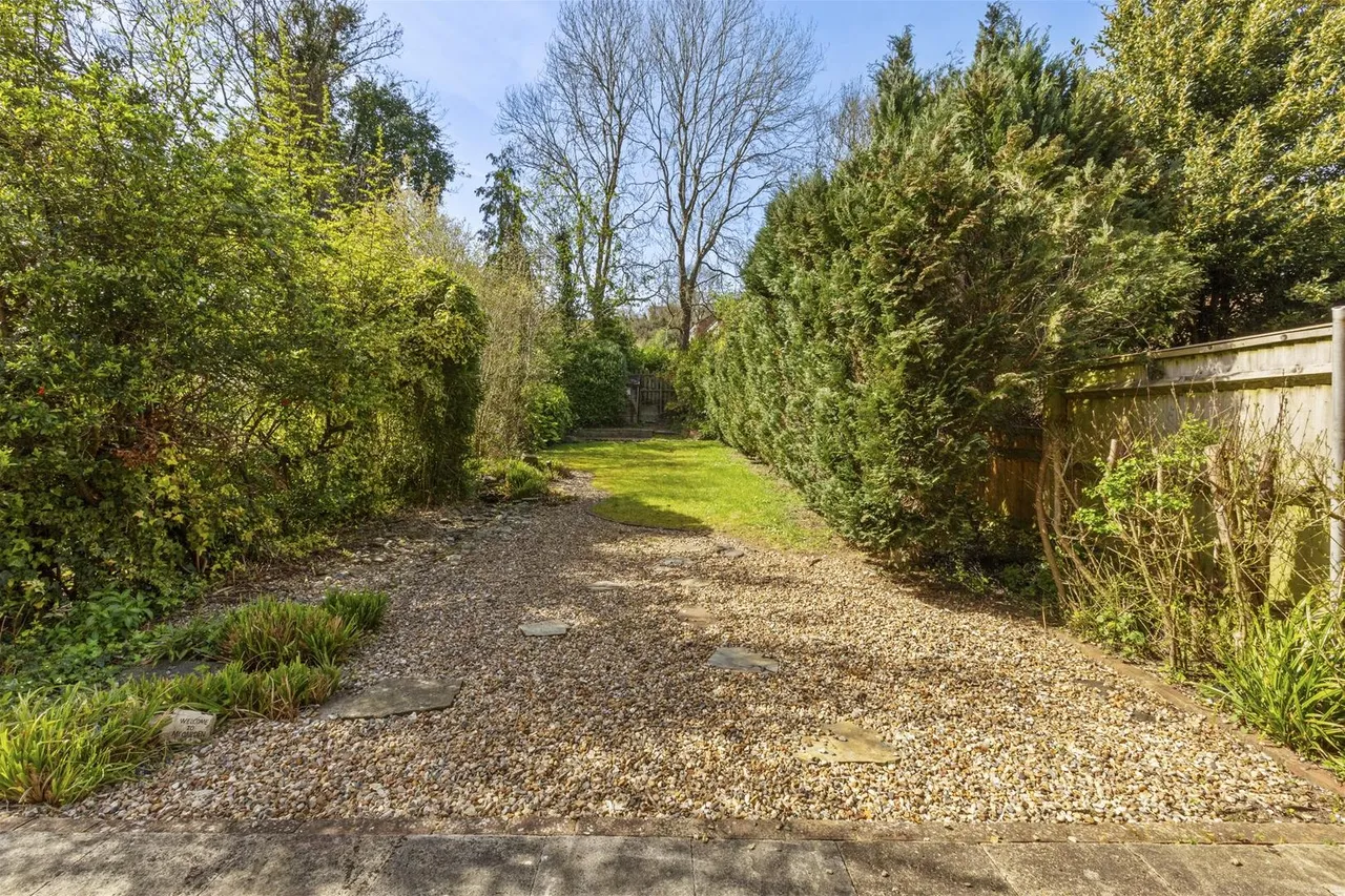 Micklefield Road, High Wycombe, HP13, photo 2