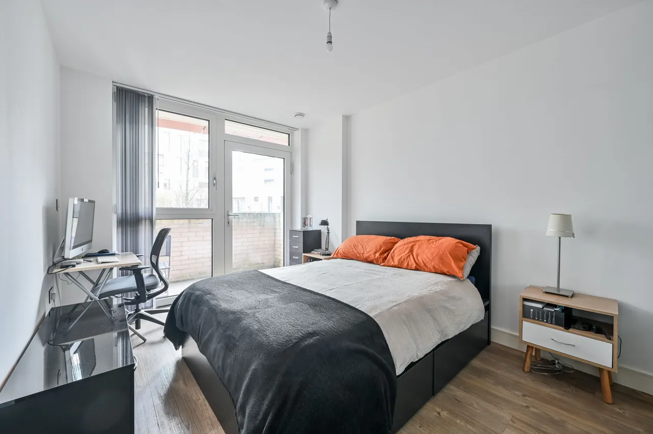 Apartment 4, Lariat Apartments, 36 Cable Walk, London, photo 4